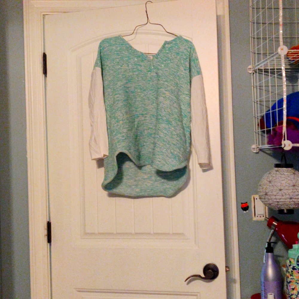 Long sleeve v-neck shirt